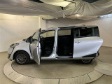 両側パワースライドドア付きだから、狭い駐車スペースなどでの 乗り降りラクラク!小さなお子さまのいるご家庭には嬉しい装備。