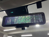 【インテリジェントルームミラー】後席の大きな荷物や同乗者で後方が確認しづらい時でも安心!カメラが撮影した車両後方の映像をルームミラー内に表示。クリアな視界で状況の確認が可能です!