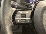 ステアリングにオーディオ操作スイッチが付いています。オーディオ画面に直接タッチしなくても操作が出来ますので、運転に集中できます。