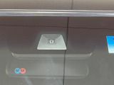 【ホンダセンシング】走行中に前方の車両等を認識し、衝突しそうな時は警報とブレーキで衝突回避と被害軽減をアシスト。より安全にドライブをお楽しみいただけます。
