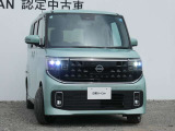 アダプティブLEDヘッドライト。フロントカメラで前方の状況を検知し対向車や先行車に眩しい思いをさせることなく必要なところだけを遠くまで照射します。