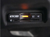 ◆ETC2.0◆進化したドライブ体験。料金収受システムだけだったETCが生まれ変わって、高速道路を賢く使うETC2.0に進化しました。多彩な情報サービスが便利で快適なドライブ体験を提供します。