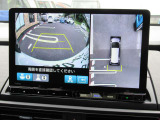 真上から車を見たようにモニターで確認ができるマルチビューカメラシステム!是非実際の車で体感してみてください!