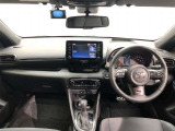 シンプルながら機能性あふれる運転席廻りです。視界性もよく、運転しやすいですよ。