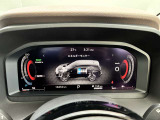 メーター内のカラーディスプレイには運転をサポートするさまざまな情報を表示します☆