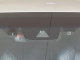 【トヨタセーフティセンス】走行中に前方の車両等を認識し、衝突しそうな時は警報とブレーキで衝突回避と被害軽減をアシスト。より安全にドライブをお楽しみいただけます。