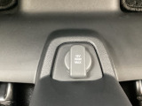 アクセサリーソケットを装備。車内アクセサリーの電源として便利です。