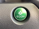 【eコンスイッチ】低燃費運転をサポートするECONモード。スイッチをONすると、エンジンやトランスミッション、A/Cなどを協調制御し、燃費の向上に貢献。エコドライブの効果を高めます。