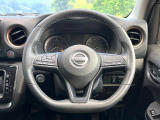 インテリアに合わせたデザインのステアリングは、運転される方のことも考え、運転しやすい形状、大きさです。是非一度、実際に触ってお確かめください。