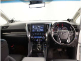 オシャレなインテリアで運転する気分も盛り上がりますよね^^