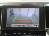 バックカメラが付いているので後方確認が非常にしやすいです。今や運転初心者も熟練者も必須装備!ついていて損はないですね♪