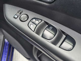 各席のパワーウインドウを手元で操作可能。使い勝手の良い設計です。