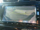 バック駐車が苦手な方や、初めてのお車で不安な方も安心。後方の映像をナビ画面に表示するため、周囲を確認しながらスムーズに駐車できます。