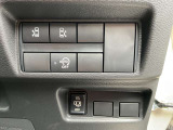 ハンドル右奥には各種設定スイッチがあります。運転者がスッと手を伸ばせば操作できので便利です。