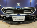 ☆BMWの代名詞とも言える【キドニーグリル】一目見ただけでBMW車であると認識できる確固たるアイコンとして存在感を放ちます☆