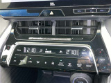 オートエアコンで快適な室内です。