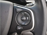 ◆アダプティブクルーズコントロール◆予め設定した車速内でクルマが自動的に加減速。前走車との適切な車間距離を維持しながら追従走行します。【LKAS】車線維持支援システムでステアリング操作を支援。