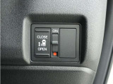 ◆片側電動スライドドア◆狭い駐車場でも乗り降りが楽々♪お子様が隣の車にドアを当ててしまう心配もございません!小さなお子様連れの方もこれで安心。
