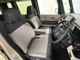 前席の画像です。是非運転席に座っていただき視界等をご確認ください。
