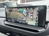真上から車を見たようにモニターで確認ができるマルチビューカメラシステム!是非実際の車で体感してみてください!