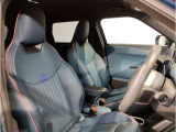 MINIの少し硬めのシートは乗り降りもしやすく、長距離ドライブでも疲れません。
