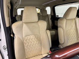 高いホールド性で運転姿勢が安定します。長距離ドライブでも疲れにくいのが魅力です。