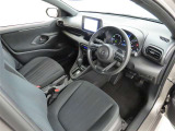 シンプルで使いやすいデザインの運転席です。