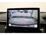 ■バックカメラ■ モニターを見ながら車庫入れやバック運転ができるので、車庫入れが苦手な方や大きな車を運転する際にも安心!現在のバックカメラは小型になってあまり目立ちません。視野も広く、オススメです!