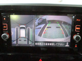 アラウンドビューモニターが駐車をアシスト☆4つの高解像度カメラで車の周囲を撮影。ミニバン、SUVなどの死角の駐停車も驚く程楽です!バックカメラは、車庫入れの時は勿論、後方の安全確認もできて安心です♪