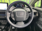【ステアリングヒーター】冬場に冷たくなりやすい革巻きステアリングを、スイッチ一つで素早く適温に!エアコンよりも早く温まってくれるので、寒い日の運転も快適になりますね♪