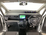 【前方視界】開放的な前方視界!運転がしやすく疲れにくいです♪窓が大きく、見通しがとっても良いおクルマですよ♪