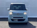 車の顔ともいえるヘッドライトは、丸目で愛嬌を感じさせるデザインです。