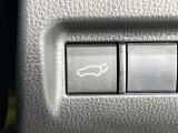 【パワーバックドア】スマートキーや運転席のボタンを押すだけでリアゲートが自動で開閉します!荷物を持っている時や、高い位置にあるバックドアを閉める際に便利な機能です♪