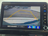 駐車時の安全確認をサポートするバックカメラも使用できます。インターナビで様々な情報を得ることもできます。