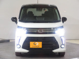 ハロゲンより明るく、より遠くまでさらなる安心感のあるLEDヘッドライトを採用。点灯忘れも防止できるオートライトコントロール機構付きです。