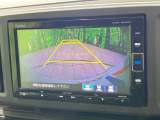 【バックカメラ】駐車時に後方がリアルタイム映像で確認できます。大型商業施設や立体駐車場での駐車時や、夜間のバック時に大活躍!運転スキルに関わらず、今や必須となった装備のひとつです!