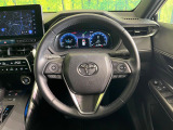 インテリアに合わせたデザインのステアリングは、運転される方のことも考え、運転しやすい形状、大きさです。是非一度、実際に触ってお確かめください。