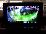 バックカメラの画像です。ガイドラインがスムースな車庫入れをサポートいたします。車庫入れの安心感がアップしますね。
