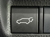 【パワーバックドア】スマートキーや運転席のボタンを押すだけでリアゲートが自動で開閉します!荷物を持っている時や、高い位置にあるバックドアを閉める際に便利な機能です♪