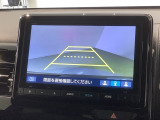 リバースギアに入れるだけで後方の表示へ切り替わります。夜間や雨の日の駐車も楽になりますよ。