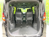 普段のお買い物や通勤、送迎等に十分な荷室スペースを確保しております。セカンドシートを倒すと、大きな荷物の積載も可能です♪