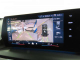 リアビューカメラ。ガイドラインとパークディスタンスコントロールで安全に車庫入れ可能。