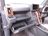 当社は購入後のアフターケアを大切にしております。納車後、1ヶ月無料点検、半年ごとにあんしん点検、12ヶ月法定点検の誘致をします。また車検までの点検をセットにした『ワンダフルパスポート』を販売中です。