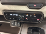 フロント両席にはシートヒーターが付いています!寒い日に便利な装備ですね。