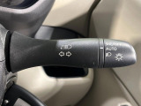 【オートエアコン】一度お好みの温度に設定すれば、車内の温度を検知し風量や温度を自動で調整。暑い&hellip;寒い&hellip;と何度もスイッチ操作をする必要はありません。快適な車内空間には必須の機能ですね♪