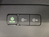 ★ECONスイッチ★ エコドライブを加速しよう!スイッチをONにすると、運転の仕方によるロスを抑え込み燃費をよくするようクルマが頑張ります(*^ー^*)燃費向上にチャレンジ♪