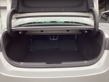 トランクルーム内の凹凸をなくす事でスッキリした広がりを造りだし、荷物がスムーズに出し入れできる気持ちよさ、使い易さを実現!