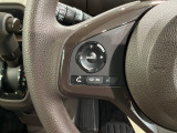 ステアリングにオーディオ操作スイッチが付いています。オーディオ画面に直接タッチしなくても操作が出来ますので、運転に集中できます。