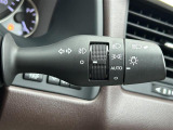 【オートライト(AUTO)】外の明るさをシステムが感知して、自動でヘッドライトが点灯します。ヘッドライトをつけ忘れを防ぐ便利機能です。