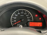《シンプルなスピードメーター》昼間も夜間もとっても見やすく疲れにくいメ-タ-類で長距離ドライブの時もラクラク♪♪